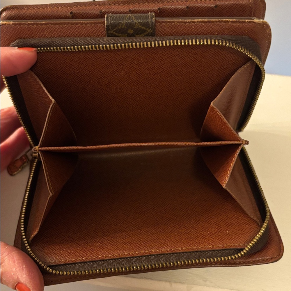 Louis Vuitton Brown Monogram Snap Wallet with free gift. - Picture 3 of 8